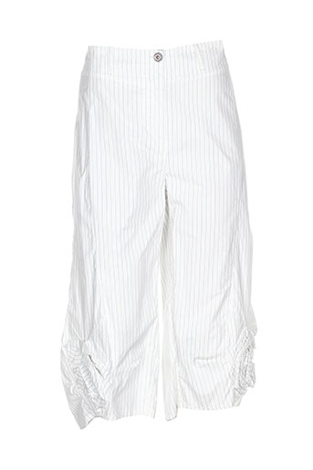3322 pantacourts et decontractes femme de couleur blanc (photo) 3322 pantacourts et decontractes femme de couleur blanc (photo)